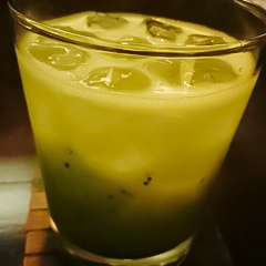 ジンとフレッシュキウイのカクテルの画像